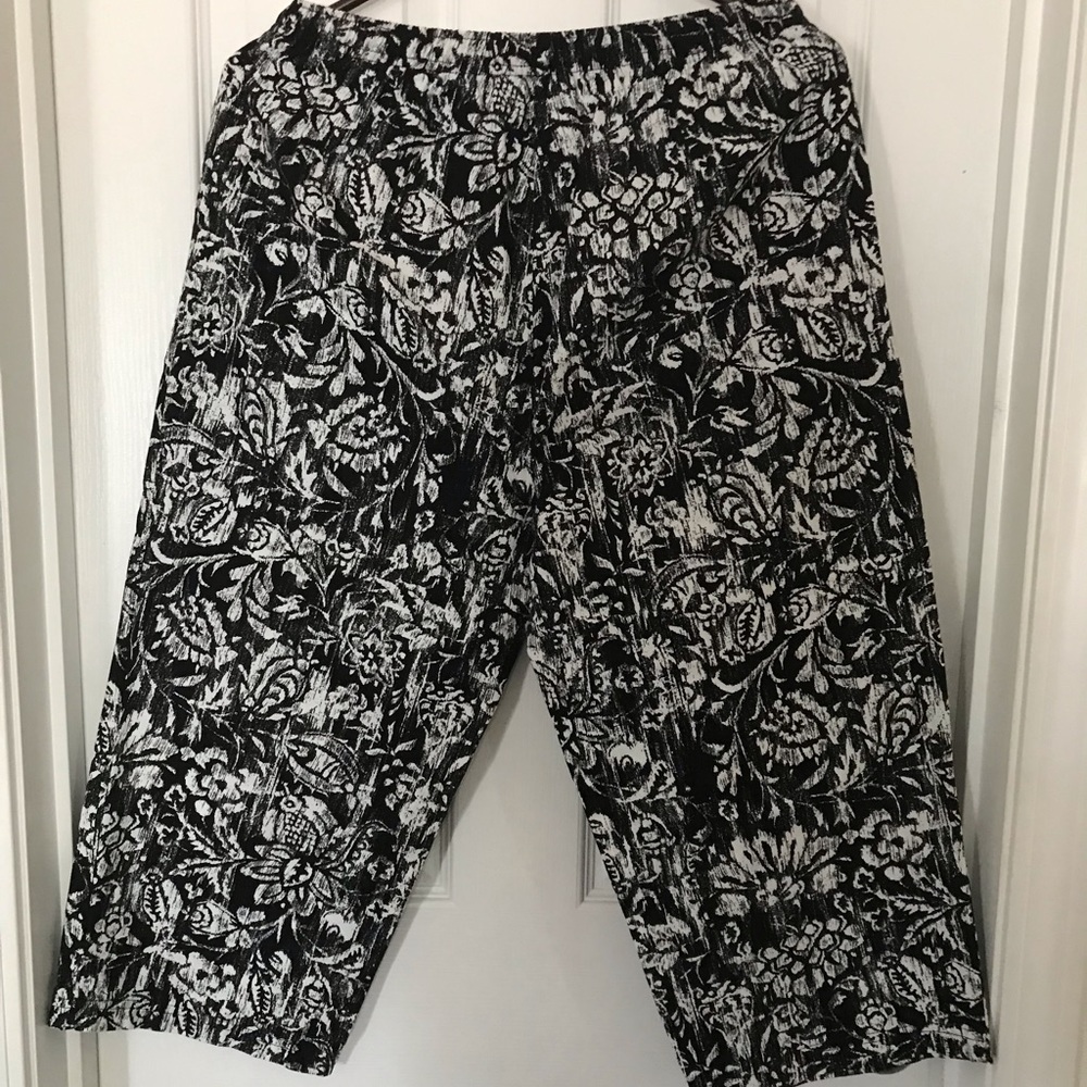 Woman’s Capris - Picture 3 of 3